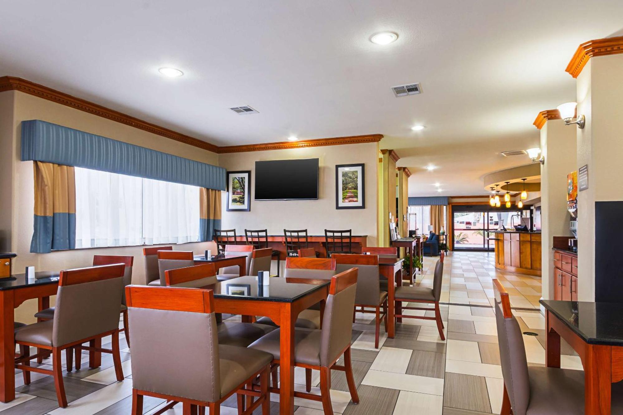 Comfort Suites Лейк Чарльз Экстерьер фото