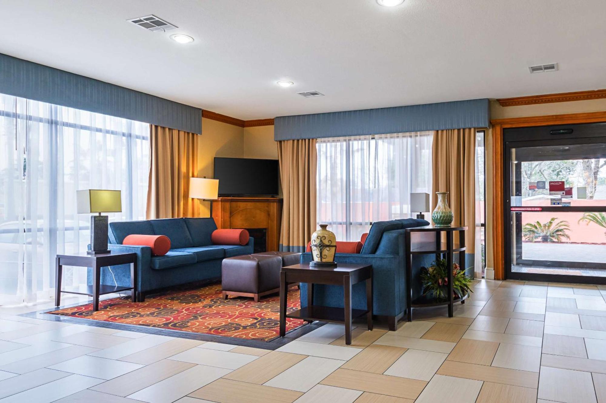 Comfort Suites Лейк Чарльз Экстерьер фото