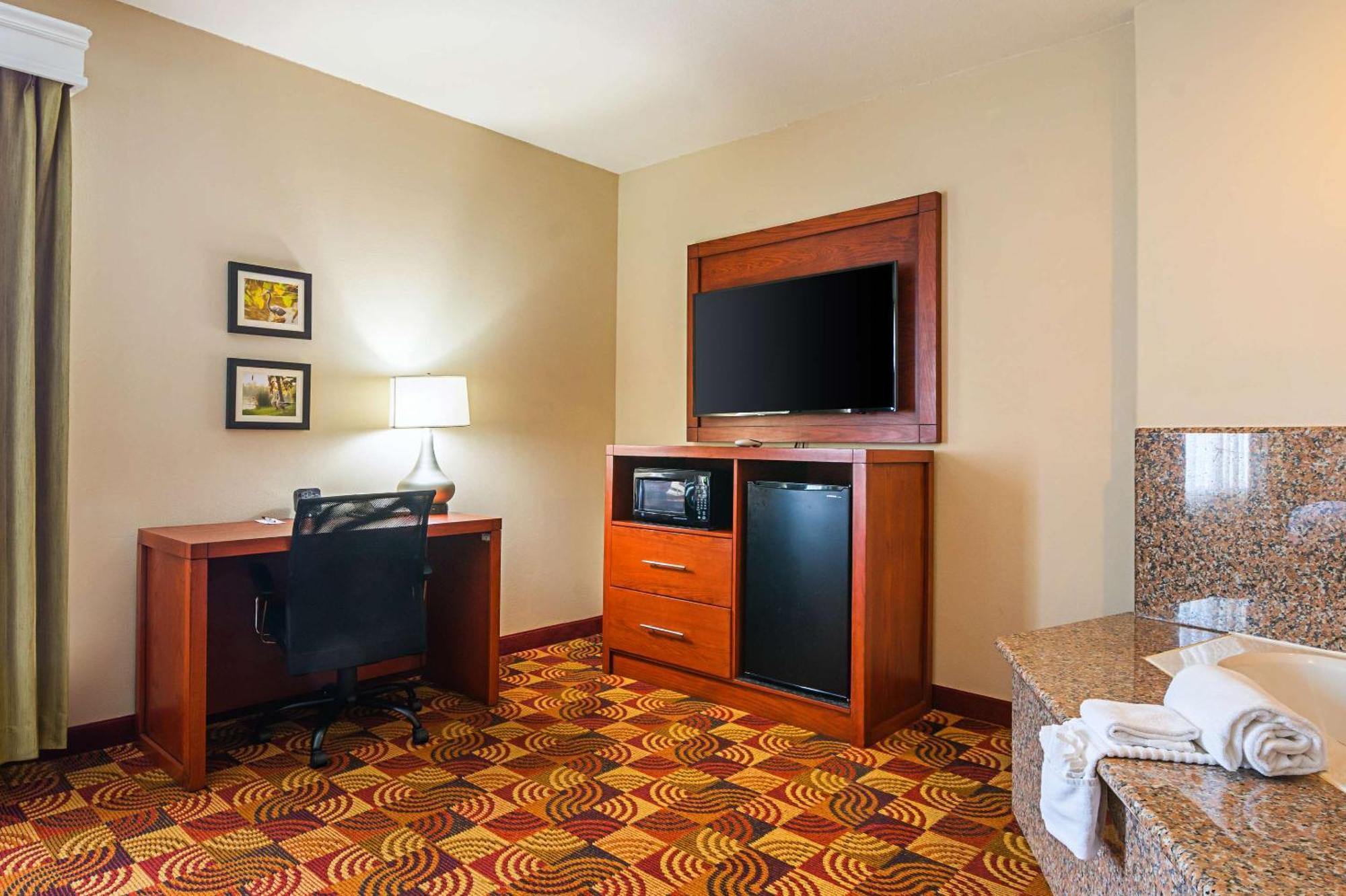 Comfort Suites Лейк Чарльз Экстерьер фото