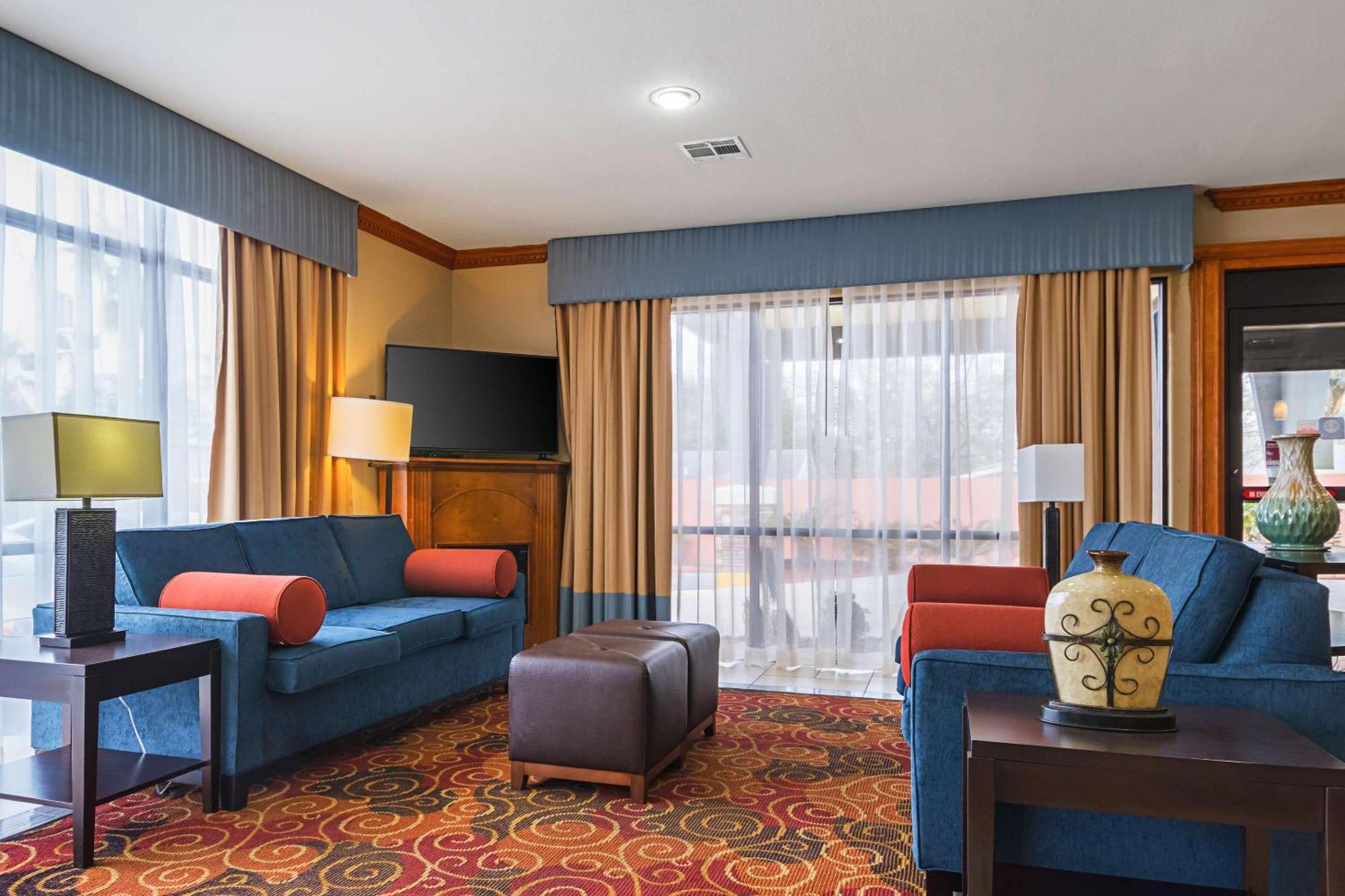Comfort Suites Лейк Чарльз Экстерьер фото